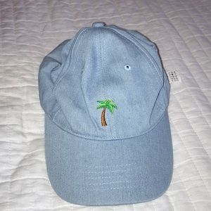 Light wash jean, palm tree baseball hat